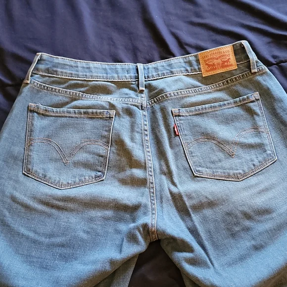 classic Levi's - Picture 3 of 6